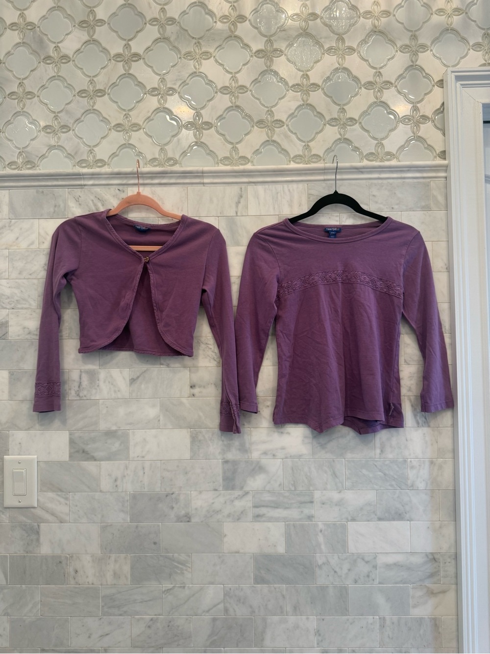 Naartjie BUNDLE: matching sweater & tee w/ lace trimming (girls 9 year-old)
